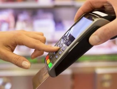 Έρχονται αλλαγές - Νέα νομοθετική ρύθμιση για αγορές με πλαστικό χρήμα